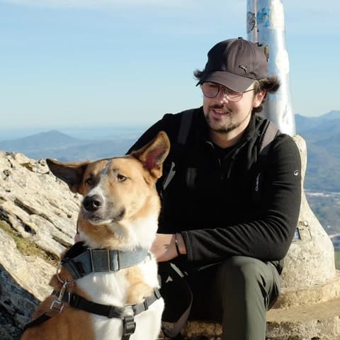 Manuel Frauca, founder of Groomli, with his dog Koda.